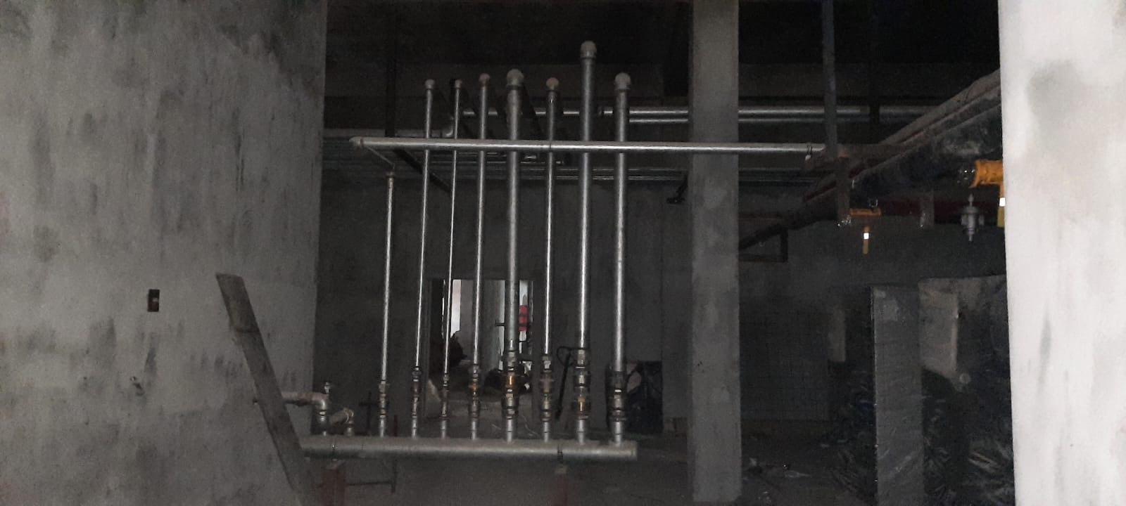 Sıhhi tesisat dikey dağıtım kolonları kaba, Pratik Mekanik saha uygulaması