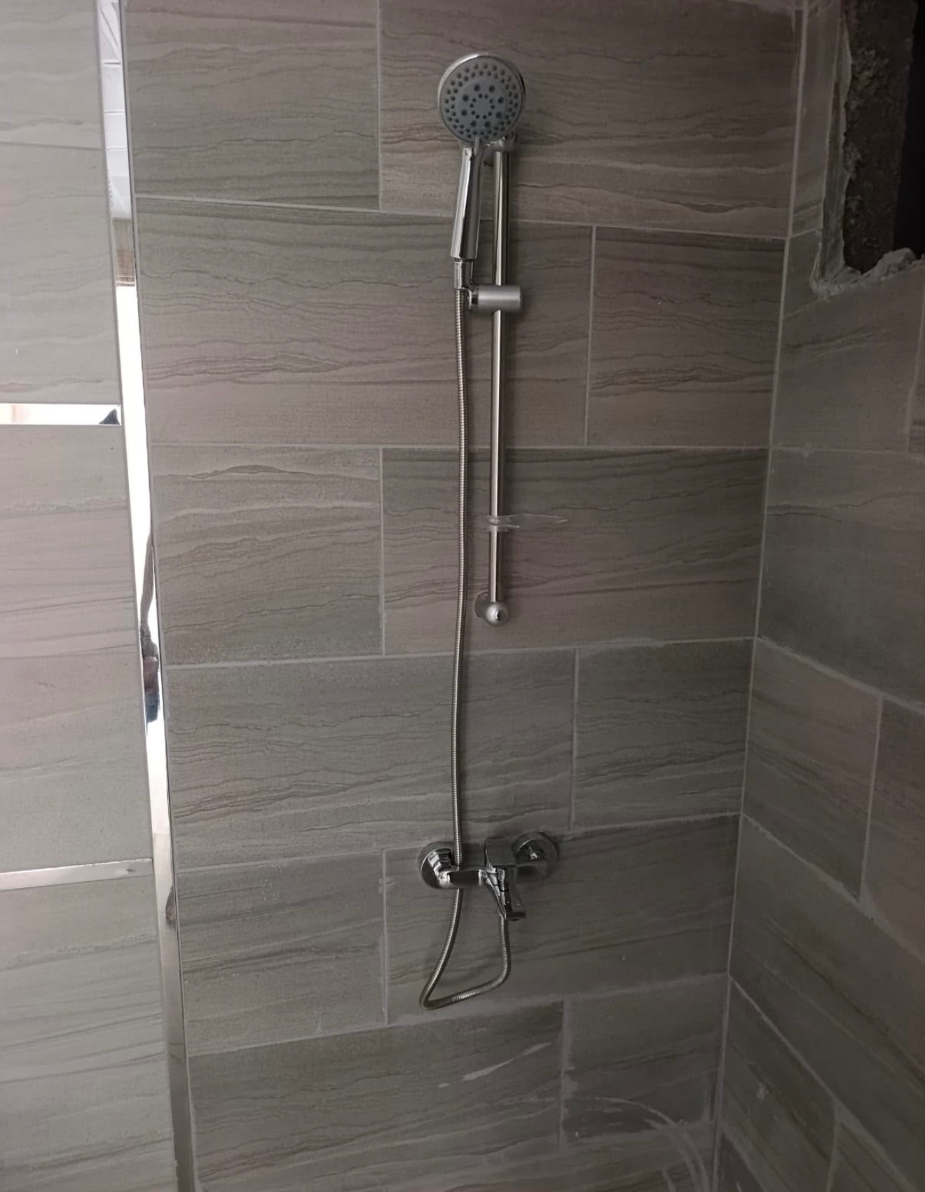 Krom duş seti el duşu gri seramik banyo tesisatı, Pratik Mekanik saha uygulaması