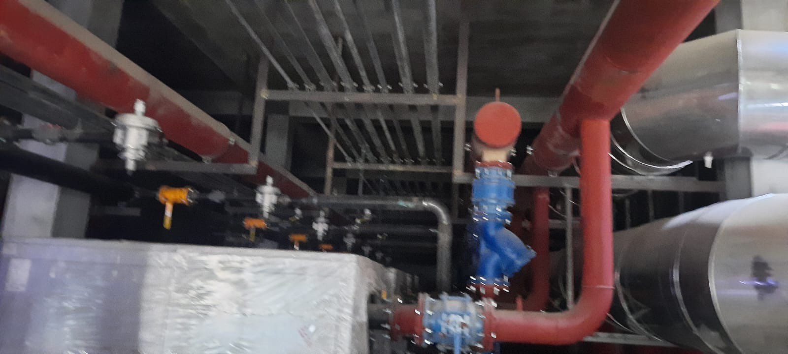 Büyük yapı mekanik tesisatı kırmızı ana hat, Pratik Mekanik saha uygulaması