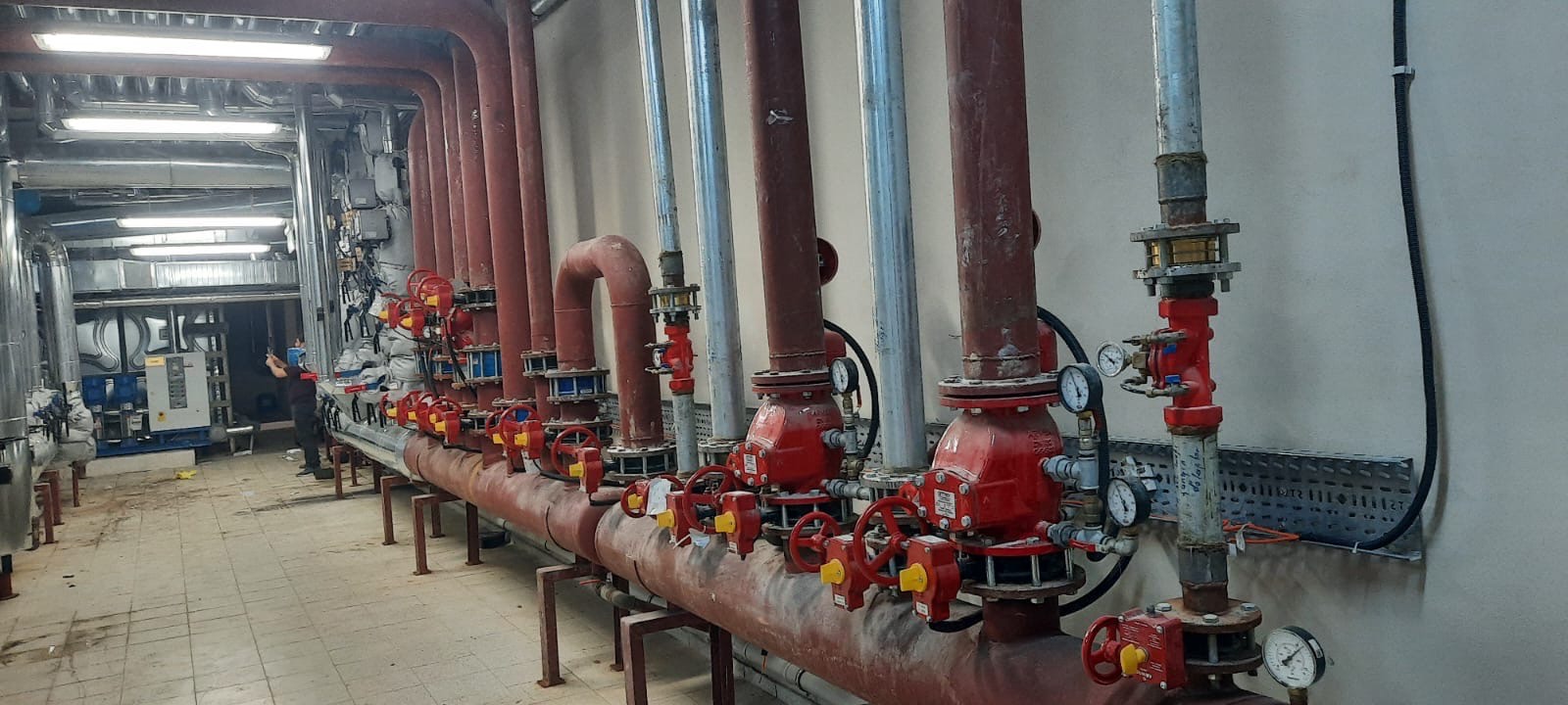 Uzun kırmızı vana ve basınç grubu hattı, Pratik Mekanik saha uygulaması