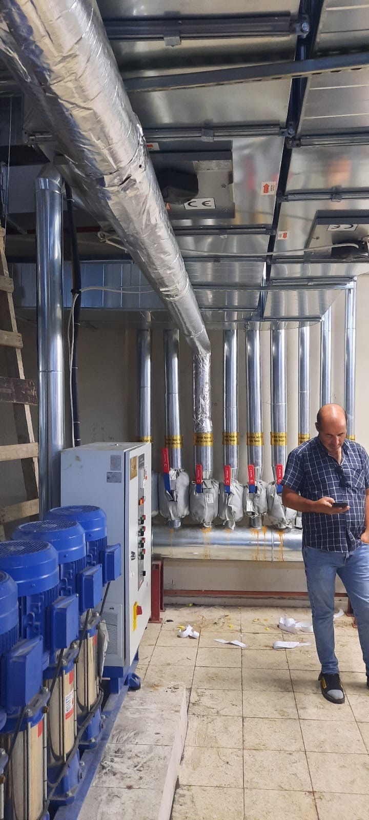 Mavi pompa grubu ve galvanizli kolon tesisat, Pratik Mekanik saha uygulaması