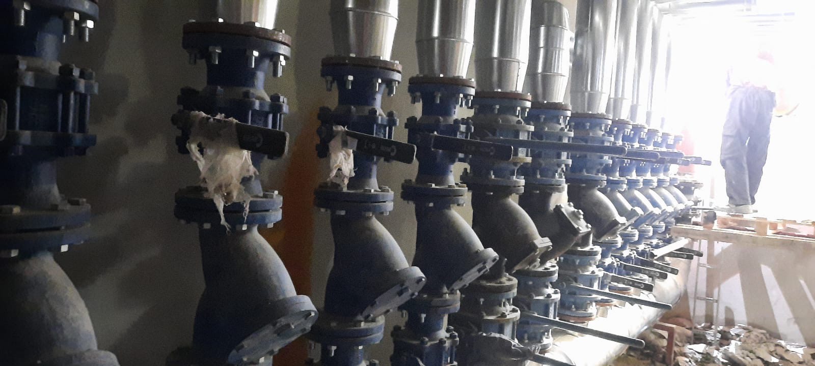 Flanşlı çamur tutucu ve vana sırası montajı, Pratik Mekanik saha uygulaması